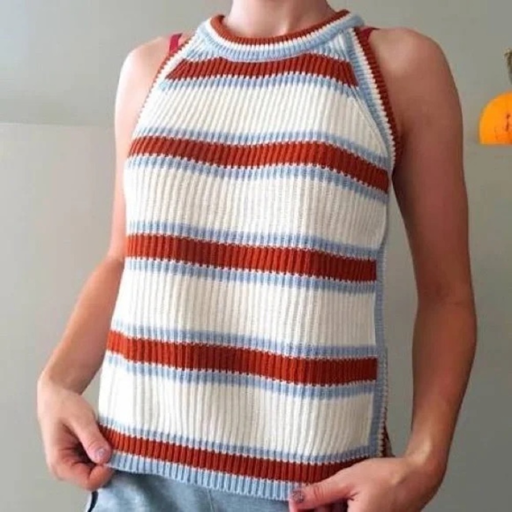 Freshman sleeveless knit sweater top size small